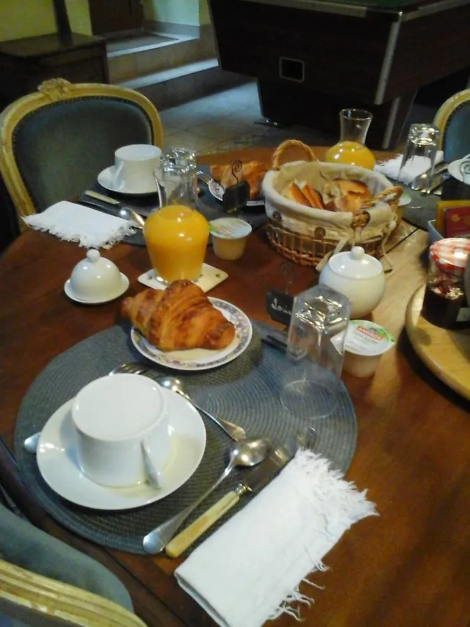 Bed & Breakfast Chambre D'Hotes De La Ville Ruaud Augan